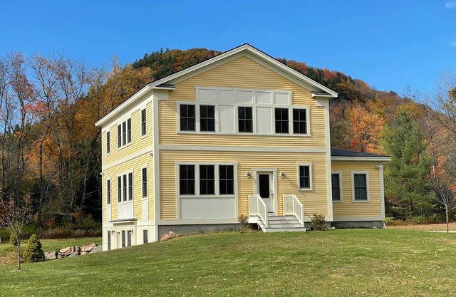 4-Season Getaway: Fantastic Location & Views!