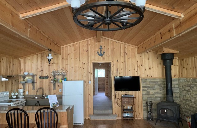 4 Season Lakefront Cabin Mieten - Saint-Malo