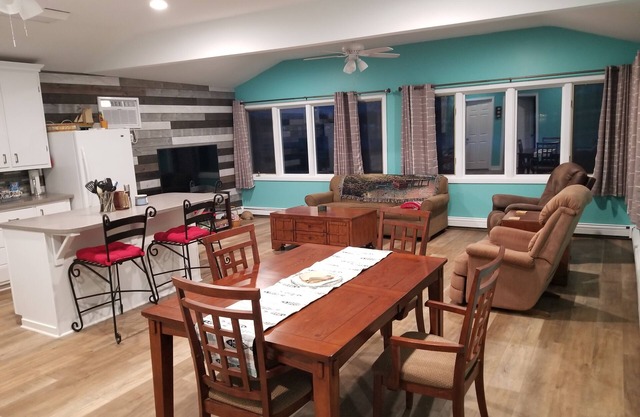 4 Season newly remodeled all sport lake cottage w/ nearby golfing & snowmobiling