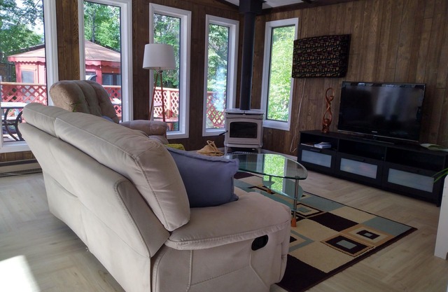 4 Season Peaceful Cottage in Ponemah - 5 min walk to Lake Winnipeg!