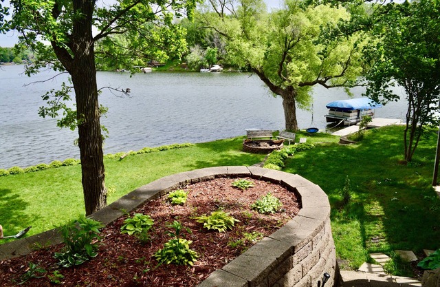 4 Seasons of Family Fun on Lake Zumbro! Beautiful lakeside retreat.