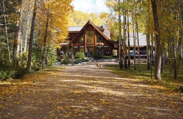 4 Seasons of Mountain Paradise - Gold Creek Lodge
