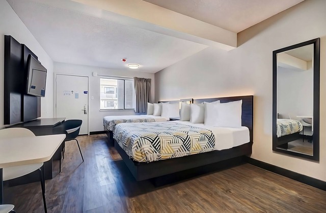 4 Spacious Units w/ Kitchenette! Close to Southwest Wyoming Airport