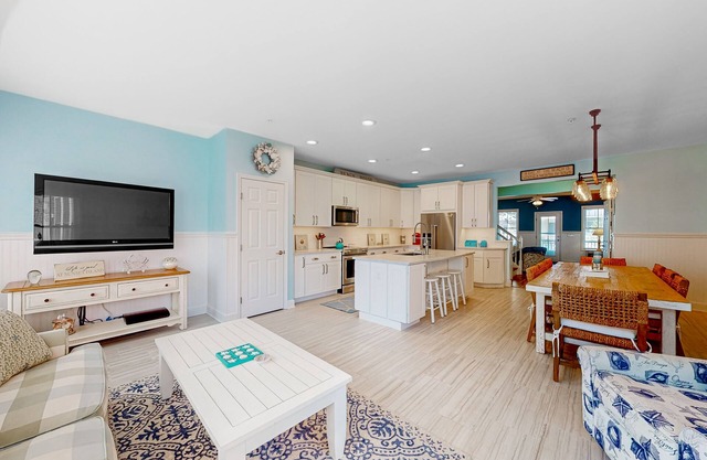 4-story townhome with resort pools, beaches, water access, & great location