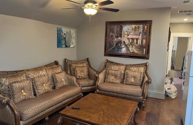 4 U-1904 Charming Victorian Beauty - Upstairs