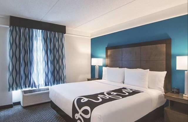 4 x King Bed Deluxe Suite, Pool View at La Quinta Inn by Wyndham Orlando UCF