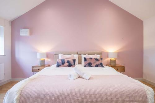 4 x Newly refurbished private access rooms with ensuites - restaurant on-site