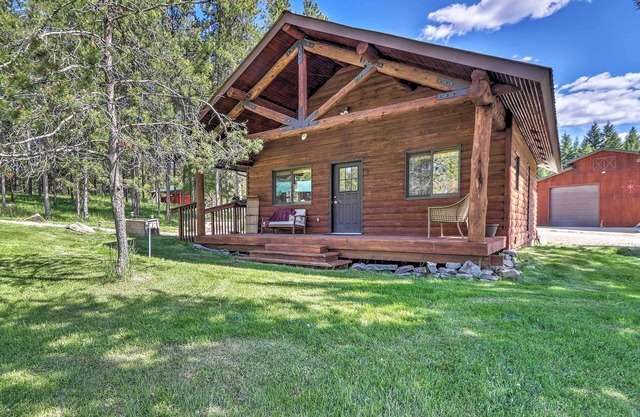 NEU-Scenic Trego Cabin mit Lake, Trails & 40 Acres!
