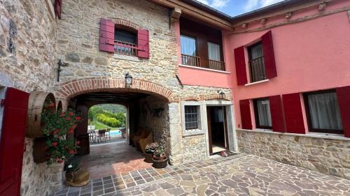 40 Min from the Dolomites Borgo Moretti -2 & pool