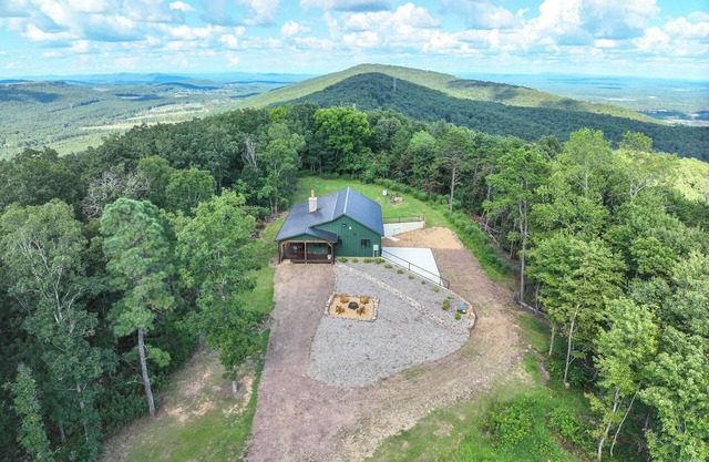 400 Acres on Lavender Mtn: Getaway w/ Hot Tub!