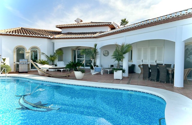 400 m2 Traumvilla / 180 Grad Panorama Meersicht, an top Lage!