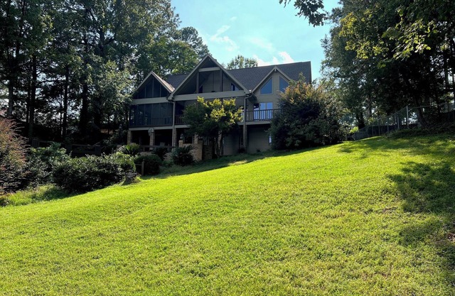4000 sq ft Home of paradise on a lake!