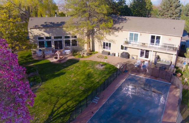 4000 sq ft Retreat, Sleeps 16, Large Great Room, Hot tub & Pool, Two masters