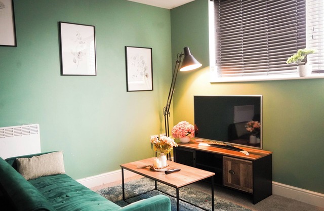 40percent off monthly /2 bedroom apt / city centre
