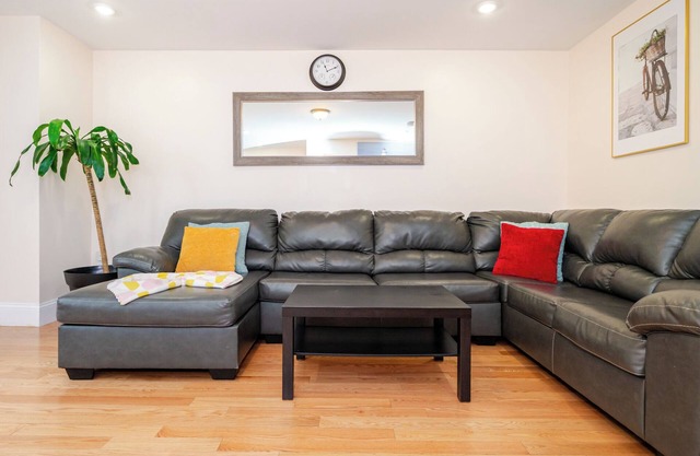 41 - 3BR - Quincy Lovely Townhouse near Parish