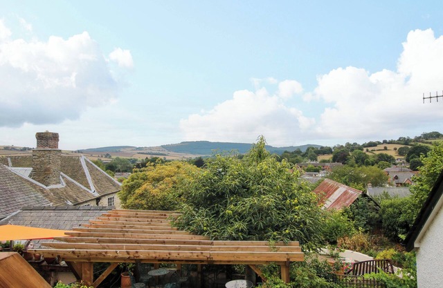 41 HIGH STREET, family friendly, with open fire in Bishop's Castle