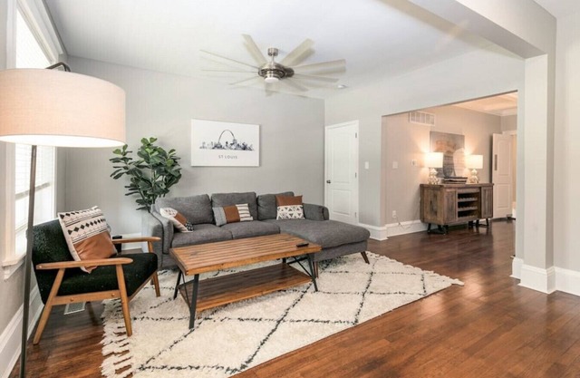 4167 Shaw B · Freshly Renovated, Walk to the Botanical Gardens