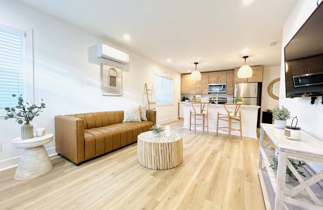 4169-Quaint, Newly renovated