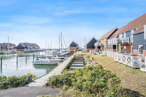 4180 Borre - Klintholm Havneby 80