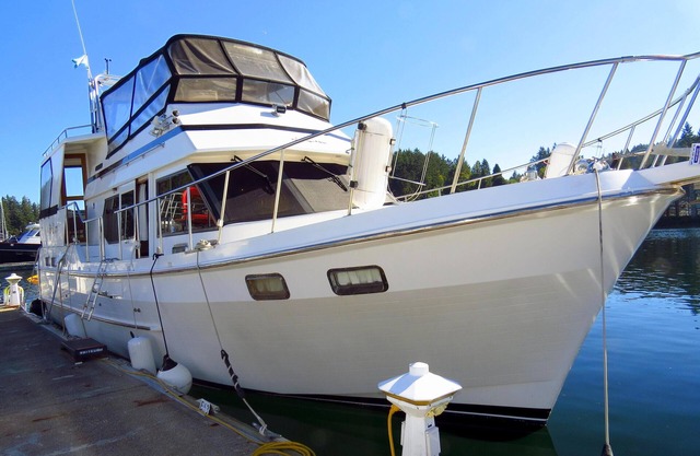 42 'Ponderosa Mitten in der historischen Gig Harbor Marina & Boatyard