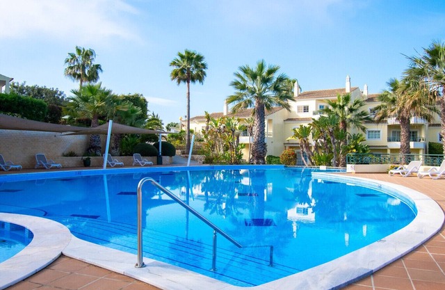 42 Presa do Moura, beautiful townhouse on stunning complex with pool and gym!