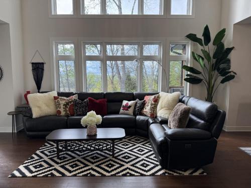 4200sqf Luxury Muskoka Estate in Lake of Bay, Huntsville