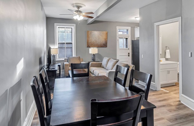 4228b - Beautiful, Rehabbed Unit in Shaw Community