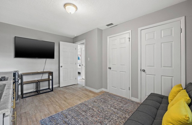 4306 C - Enchanting Home in Tampa