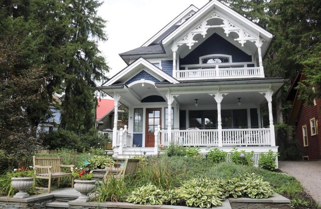 44 Forest Lane home