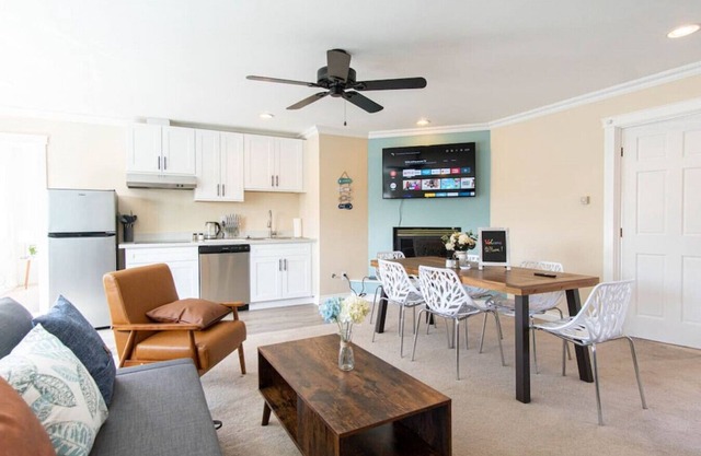 4429 upper B · Gorgeous 3BR suite near airport & Seattle-Unit B
