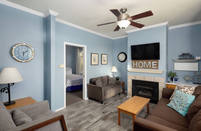 444 Pier Ave. #302: 1 BR, 1 BA in Oceano, Sleeps 4