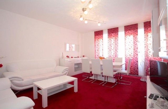 4893 Privates Zimmer (1 Person)