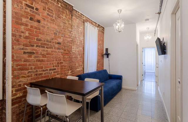 (4A) Apartment mit zwei Schlafzimmern direkt an der Park Ave.