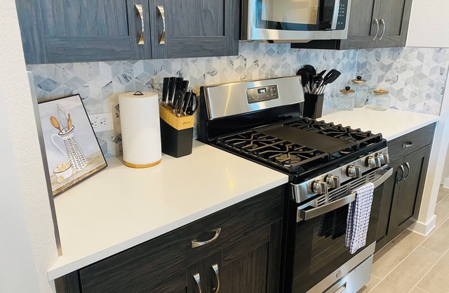 4B brand new house at the center of Hutto.