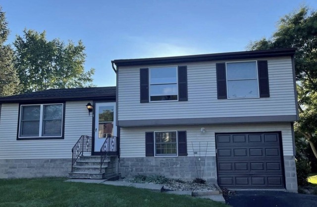 4b2b house with new renovation 6mins drive to RIT