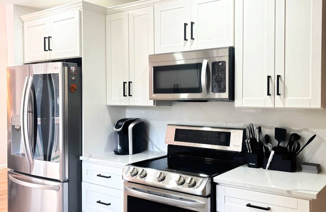 4bd/2bh Entire home Updated. Near Beaumont hospital and shopping