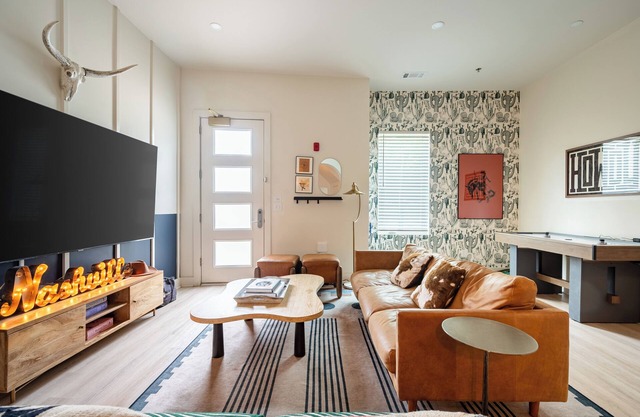 4BD Bachelor Getaway w/Balcony | Near Broadway & Downtown | Outrider 101