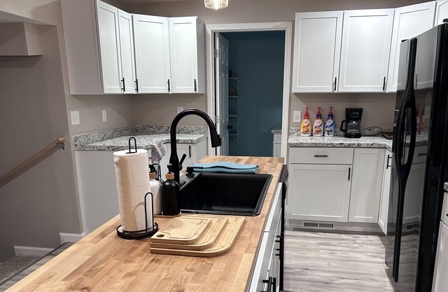 4BDR 3.5bath home near public lake