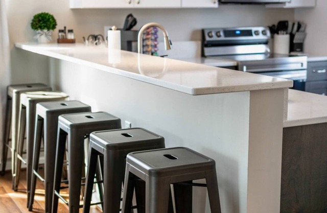4Bdrm Home Away from Home | 7mins to LU | Sleep 15