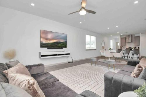 4Bedroom Escape - Near Med Center With Backyard
