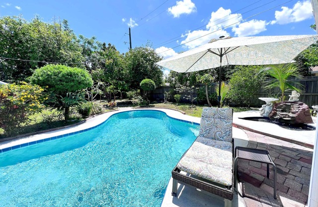 4BR/2.5BTH Saltwater Pool home with Outdoor Kitchen and Fruit Trees