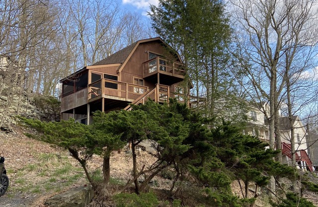 4br 2ba Chalet in Poconos that sleeps 10