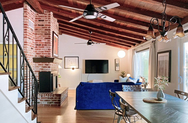 Pet-friendly 4BR/2BA Mid-Century Retreat House: Your Perfect Getaway!
