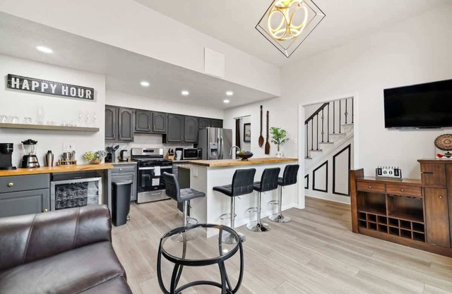4BR 2BA Perfect for Relaxation, 9 Mins to Downtown