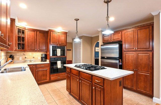 4BR, 3.5 BA, Kid-Friendly, Private, A/C, 5min to Beach