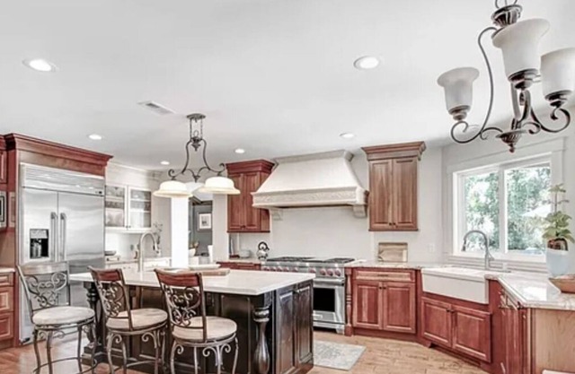 4Br+3Ba home, 30 min from Disneyland, 20 min from SNA, 15 min from beach