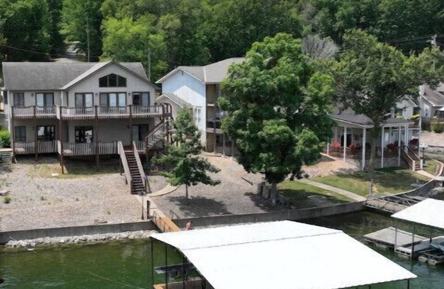 4BR 4BA lake front w/Dock & Kayak across Coconuts