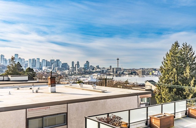 NEW Eastlake 4B3BT 1M Home Views - Sleeps 10