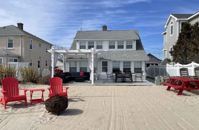 Das 4BR Beach Cottage liegt am Privatstrand. 12 Personen mit Komfort, Außengrill
