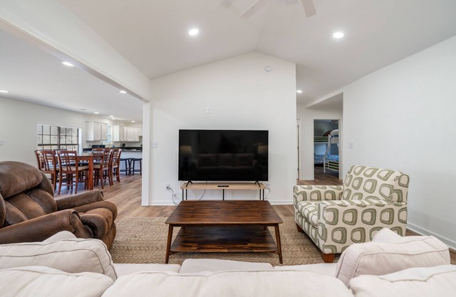 4BR Beautiful and Spacious Lakehouse